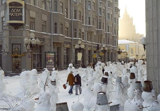 Illustration for article titled Fun and Fantastical Snowmen to Make Your Winter Bright